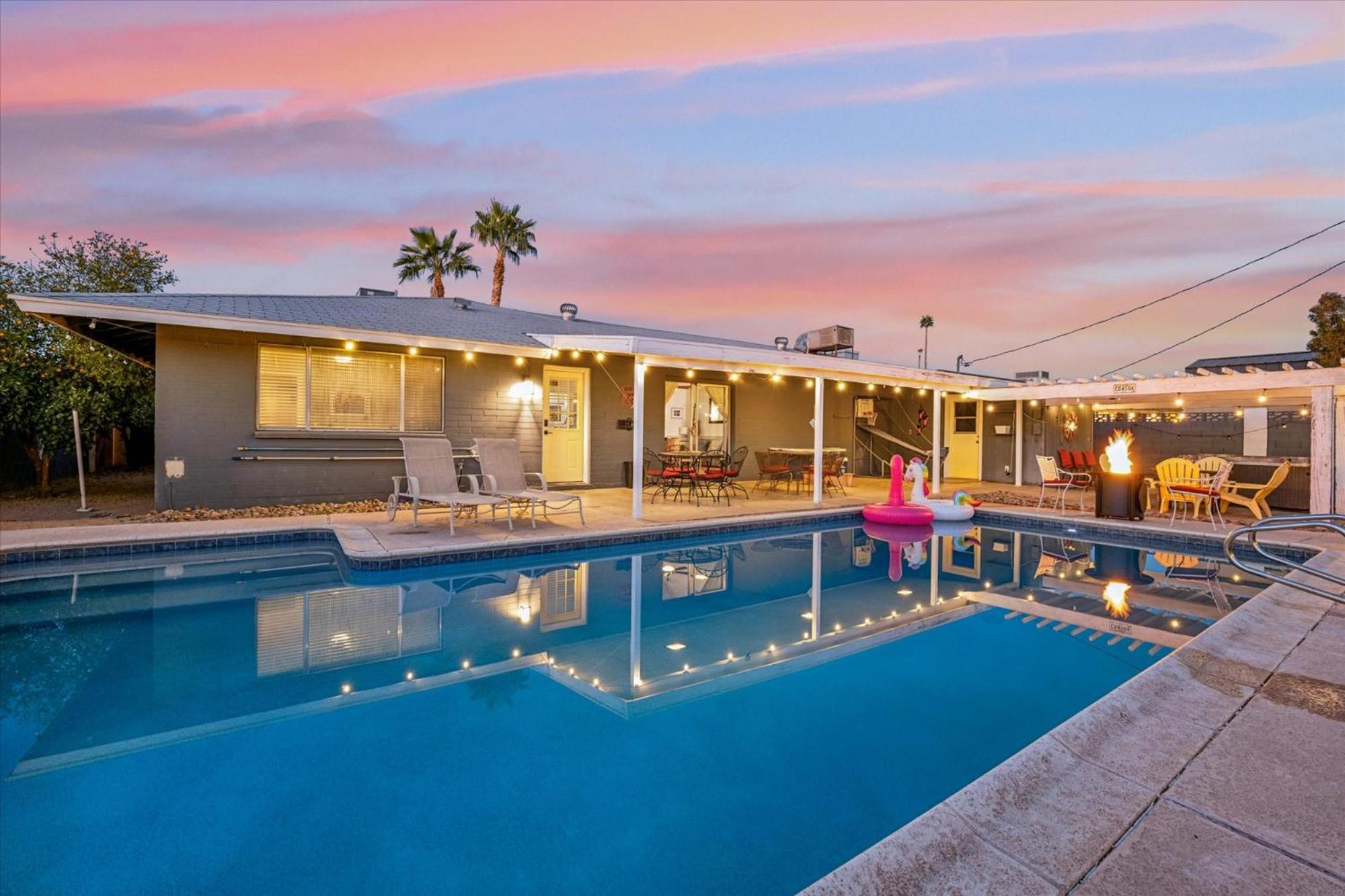 Vacation House! 6br, Free Heated Pool, Arcade & Hot Tub * Phoenix